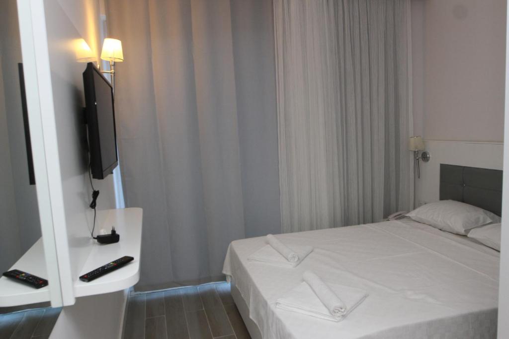 A bed or beds in a room at LİMAN BOUTIQUE OTEL