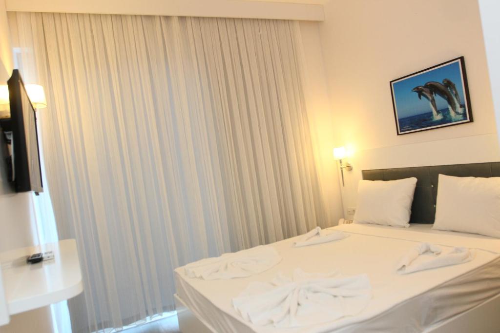 A bed or beds in a room at LİMAN BOUTIQUE OTEL