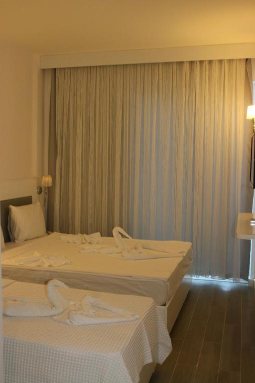 A bed or beds in a room at LİMAN BOUTIQUE OTEL