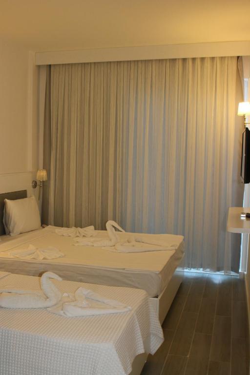 A bed or beds in a room at LİMAN BOUTIQUE OTEL