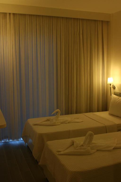 A bed or beds in a room at LİMAN BOUTIQUE OTEL