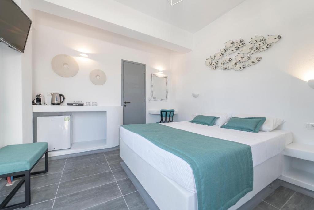 Black Coast Santorini - 6