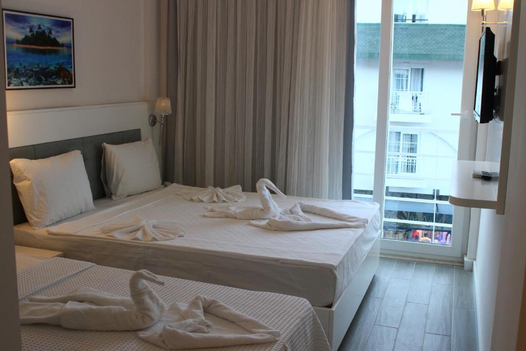 A bed or beds in a room at LİMAN BOUTIQUE OTEL