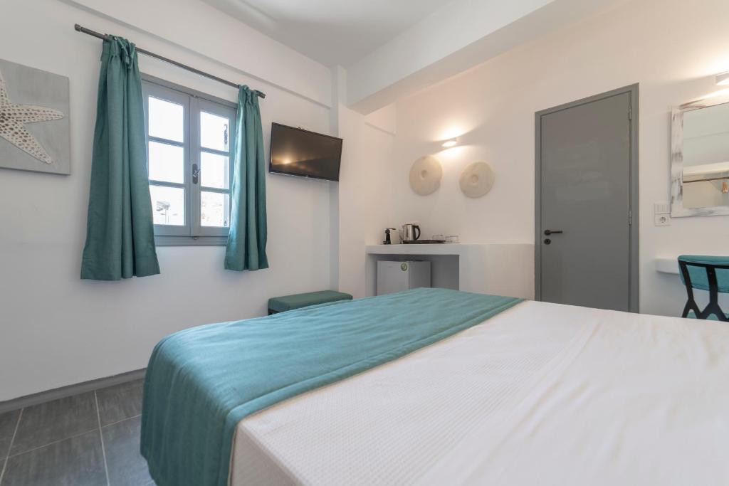 Black Coast Santorini - 5