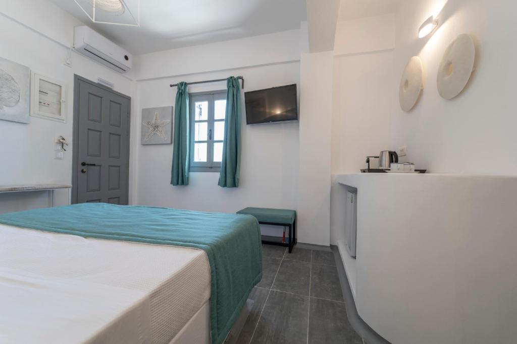 Black Coast Santorini - 13