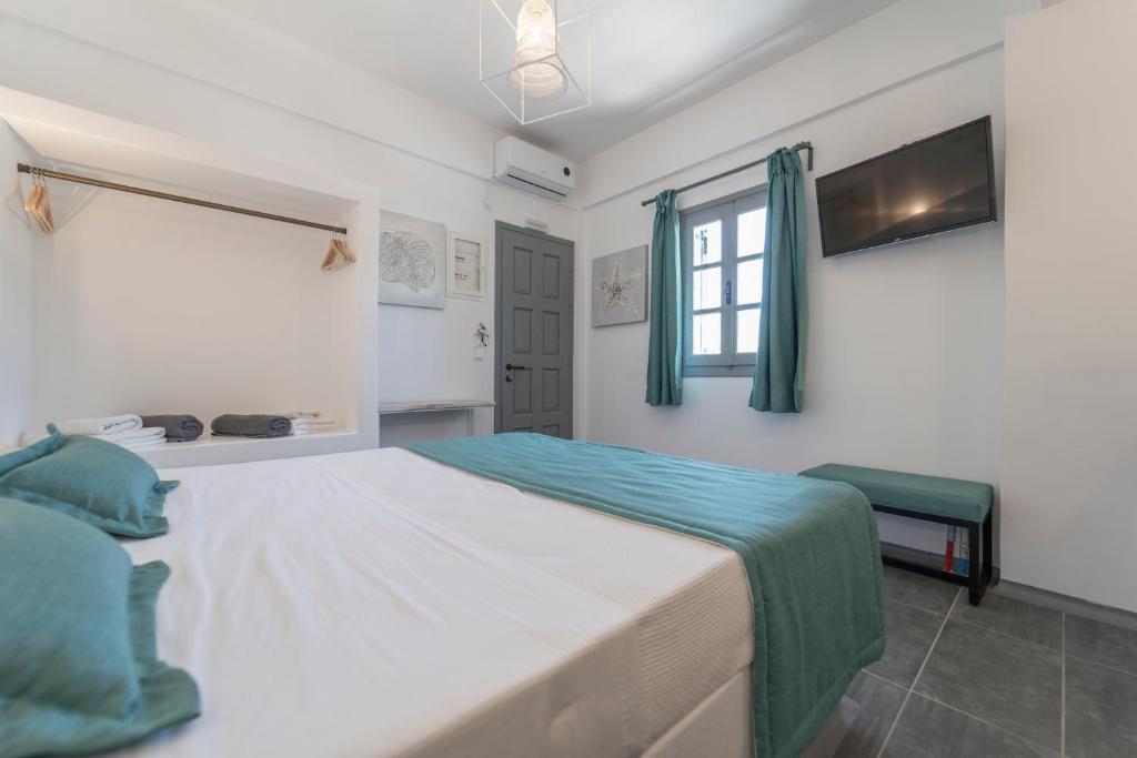 Black Coast Santorini - 15