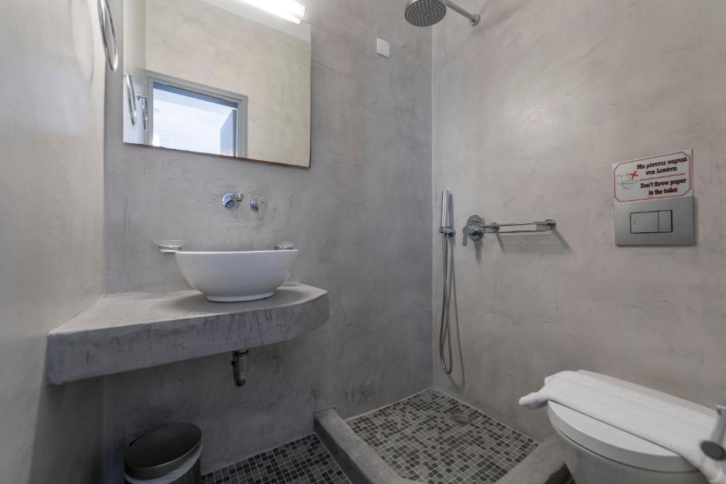 Black Coast Santorini - 10