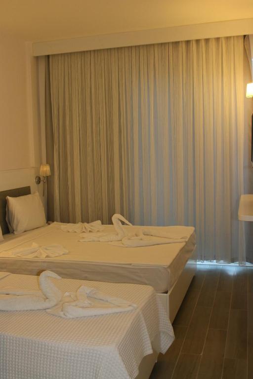 A bed or beds in a room at LİMAN BOUTIQUE OTEL