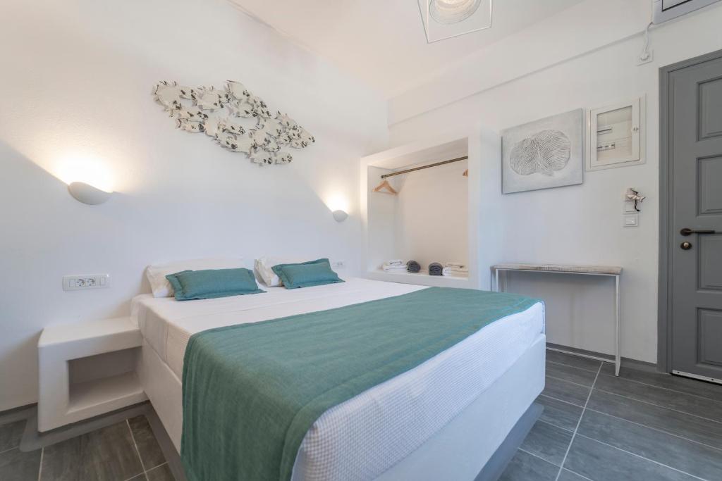 Black Coast Santorini - 1