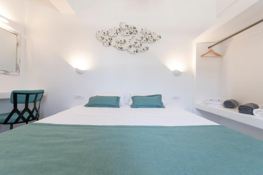 Black Coast Santorini - 8