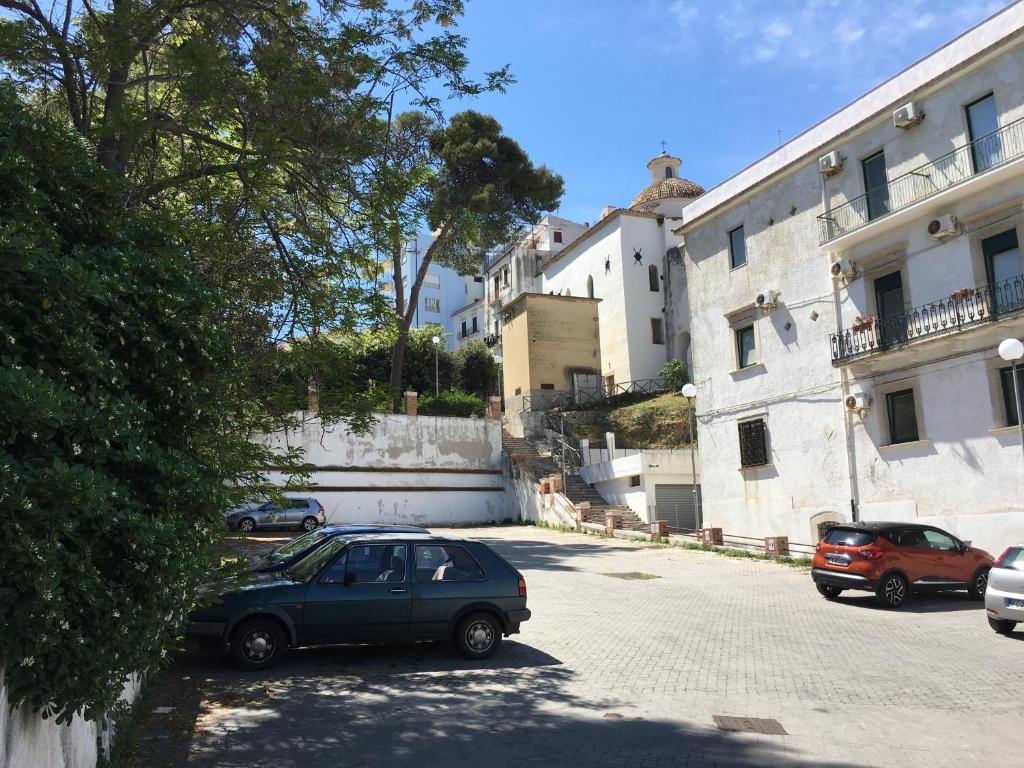 a car parked in a parking lot next to a building at Residence Ducale in Rodi Garganico