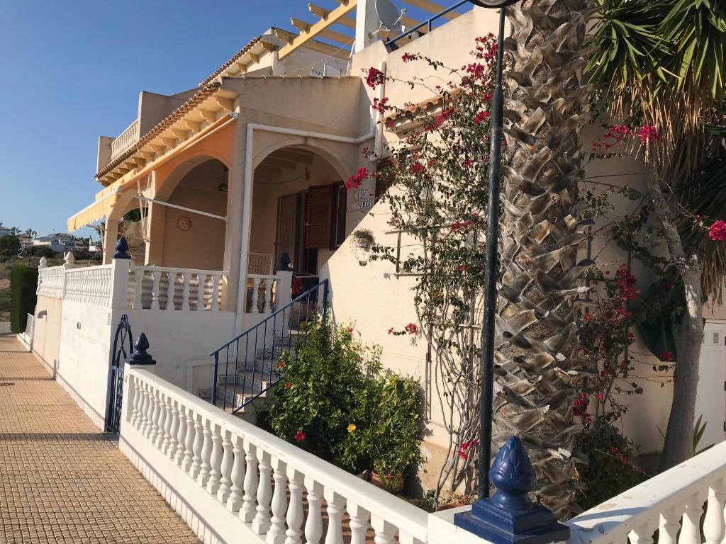 a white house with flowers on the side of it at Ferienhaus SUNSHINE Torrevieja/Spanien in Orihuela Costa