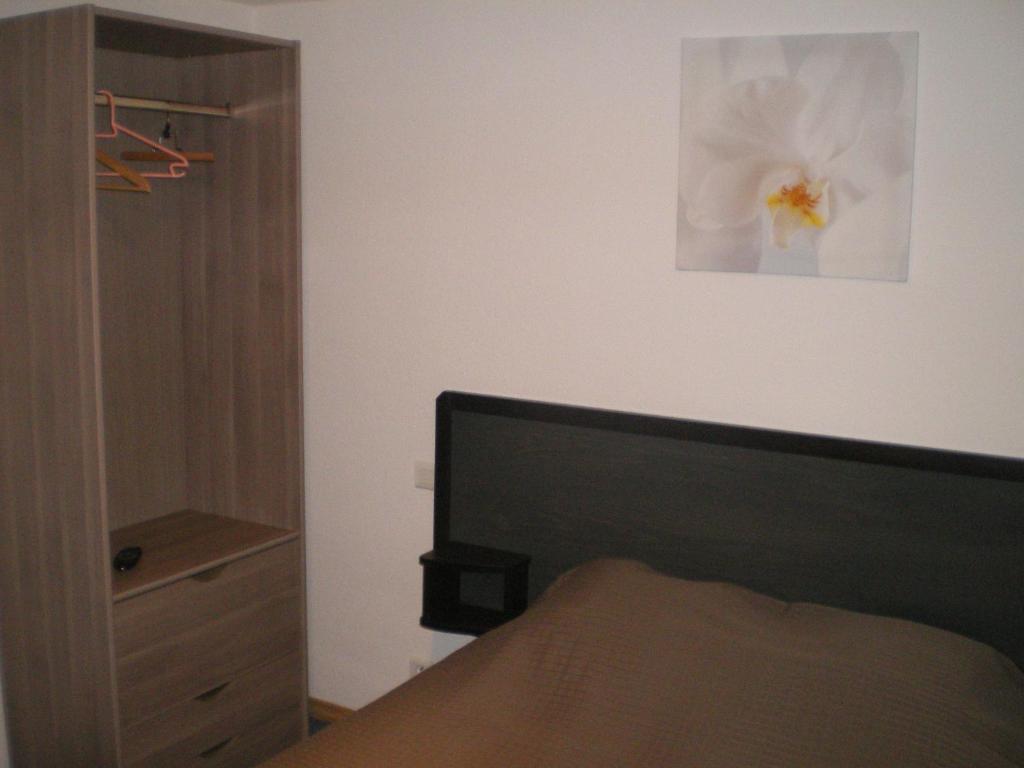 Postel nebo postele na pokoji v ubytování L'Auberge Fleurie