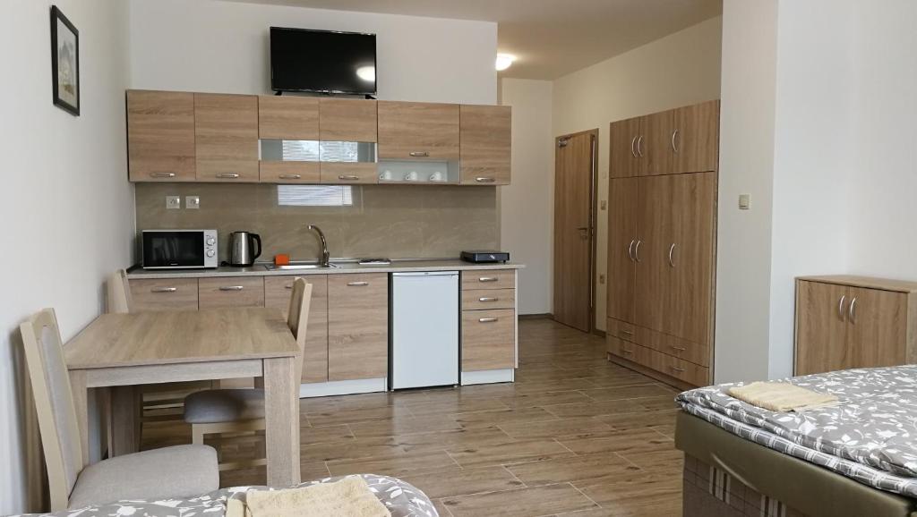 a small kitchen with a table and a desk in a room at Apartmánové ubytovanie VKF in Volkovce