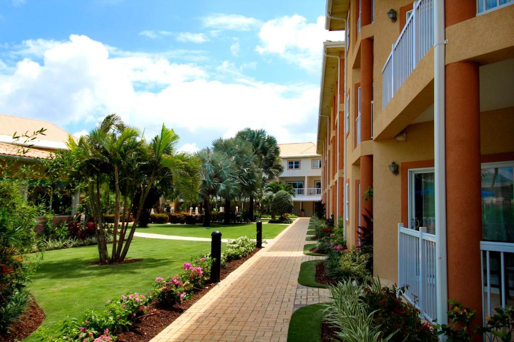 Zahrada ubytování The Grand Caymanian Resort