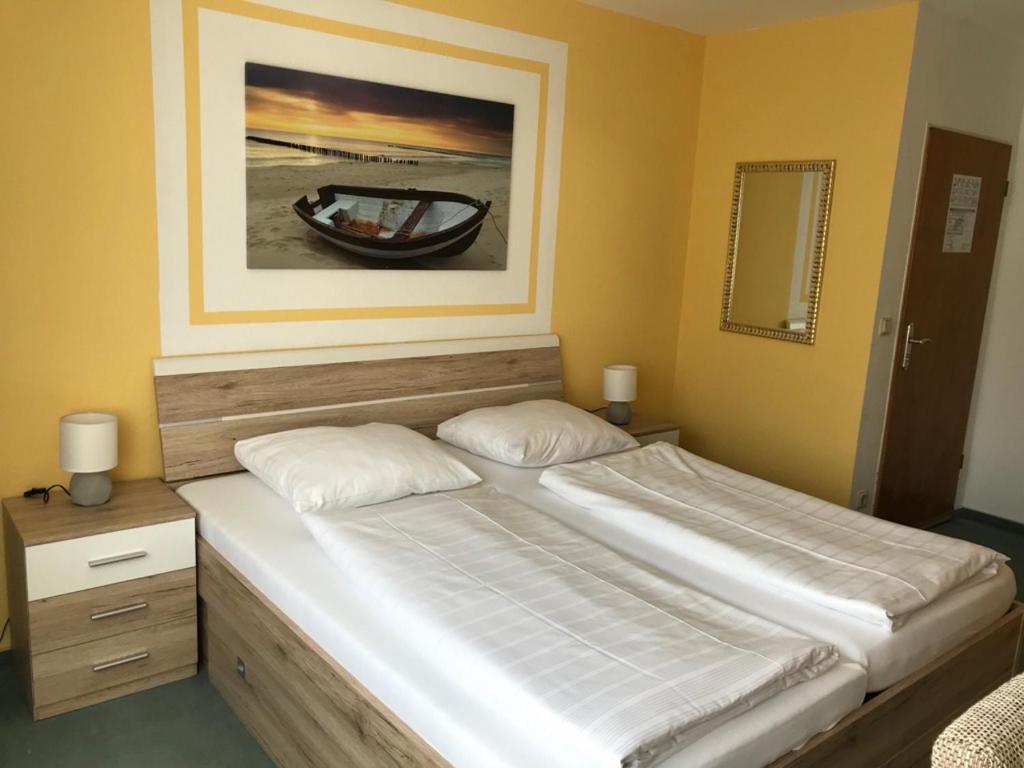 Postel nebo postele na pokoji v ubytování City-Hotel Kaiserhof