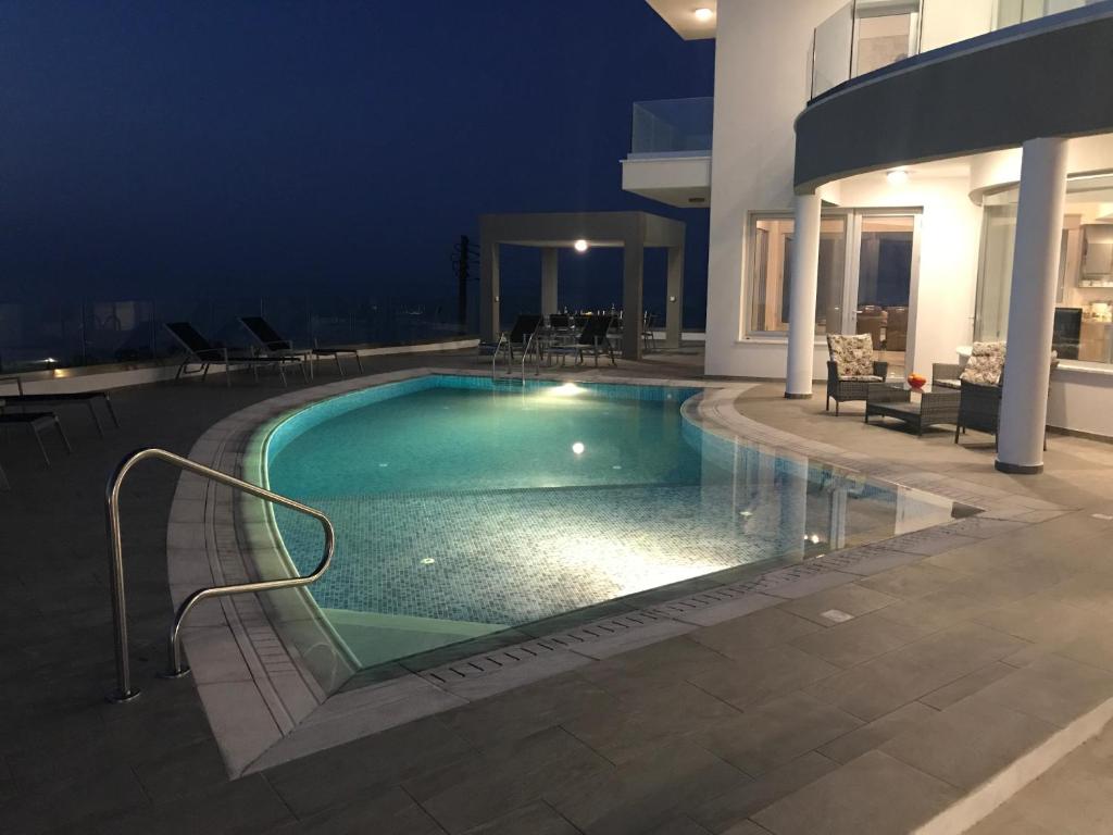 Bazén v ubytování Elite Sea View Villa nebo v jeho okolí