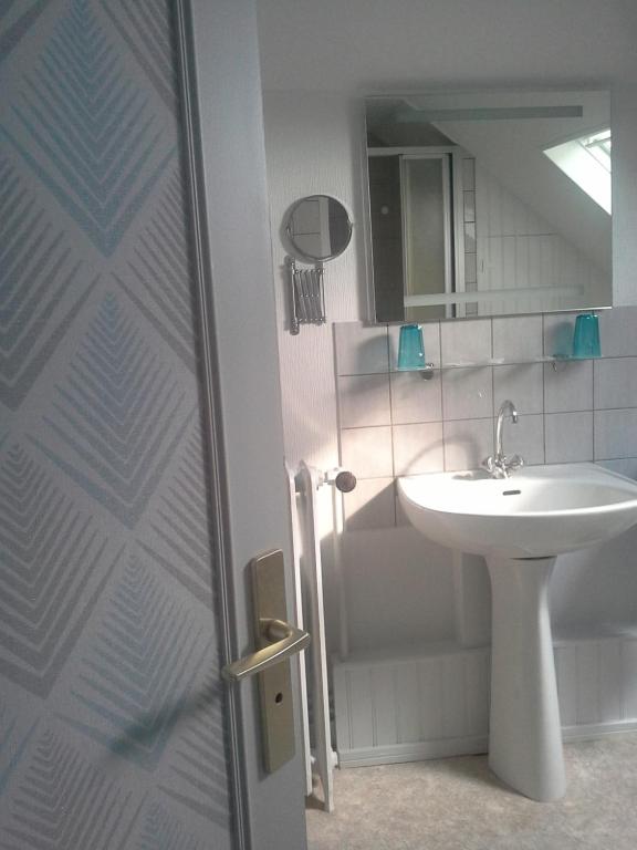 Koupelna v ubytování Logis hôtel LE COR D'ARGENT