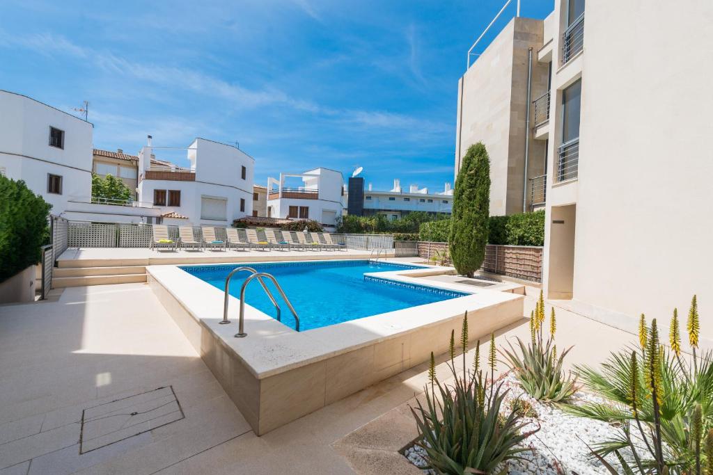 Bazén v ubytování Residencial Llenaire Apartment nebo v jeho okolí