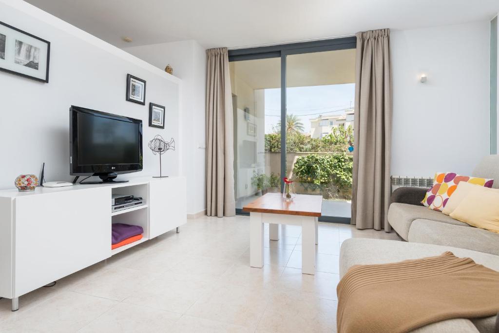 TV a/nebo společenská místnost v ubytování Residencial Llenaire Apartment