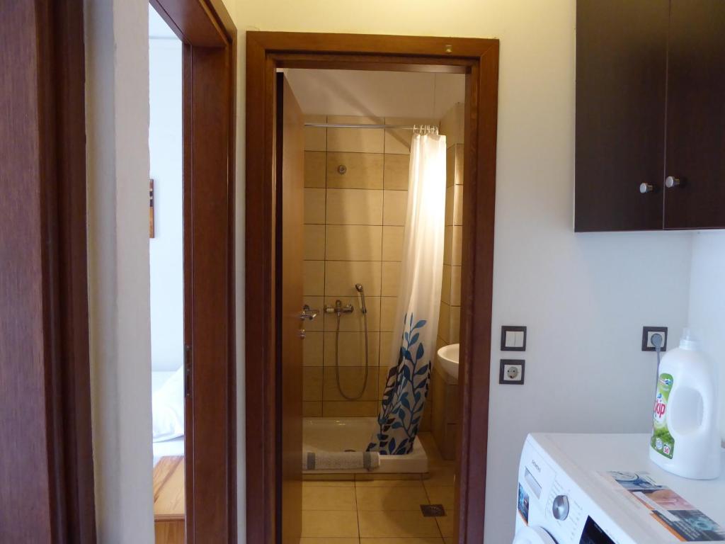 A bathroom at The Sea View Apartments