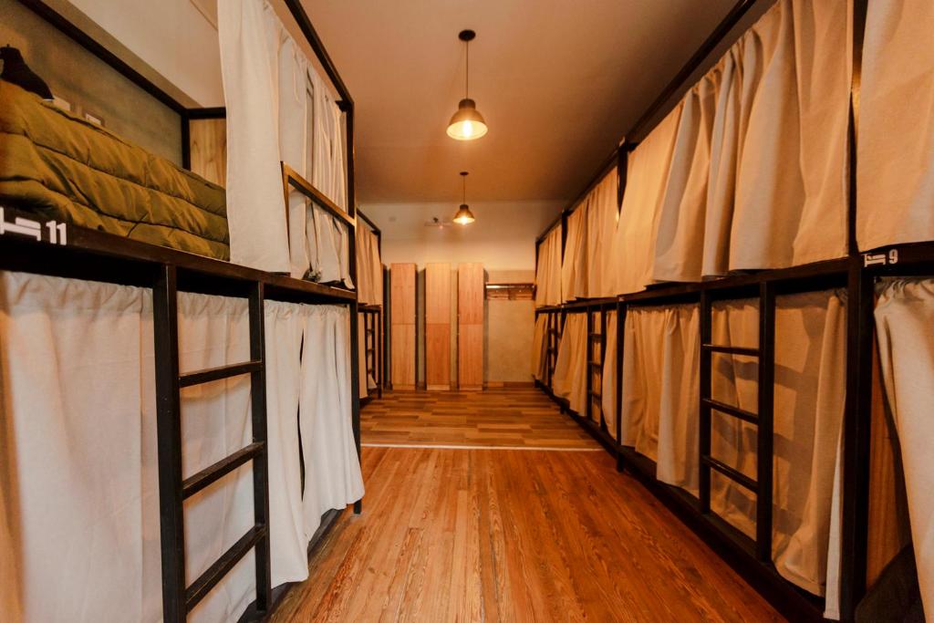 Palanda nebo palandy na pokoji v ubytování Che Juan Hostel BA