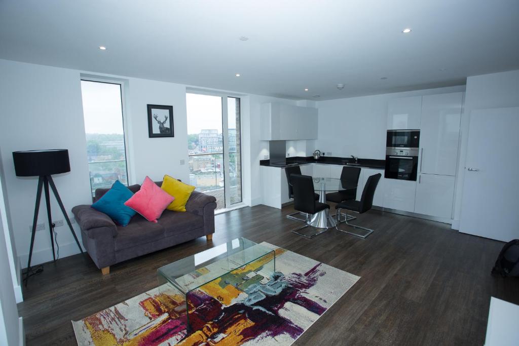 a living room with a couch and a table at HIGH VIEW TWO BEDROOM APARTMENT IN WOOLWICH in London