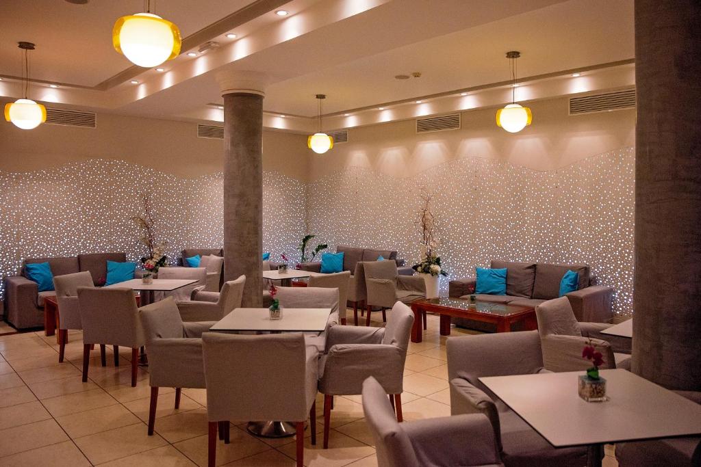 Posezení v ubytování Pyramos Hotel