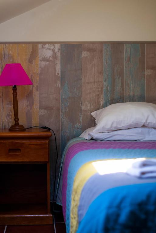 Postel nebo postele na pokoji v ubytování Supertubos Beach Hostel