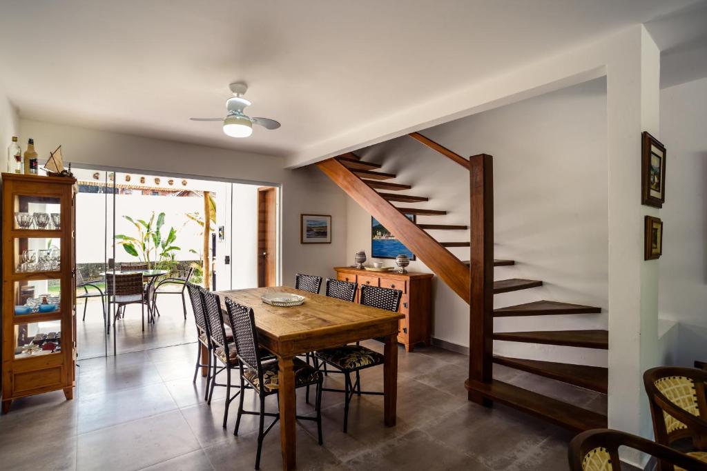  Casa IMPECÁVEL com 3 suítes em ILHABELA