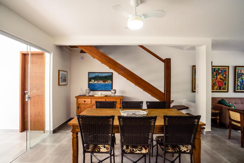  Casa IMPECÁVEL com 3 suítes em ILHABELA