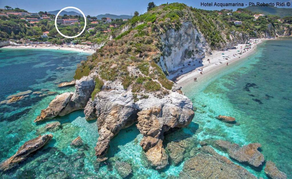 an aerial view of a beach with rocks in the water at Hotel Acquamarina in Portoferraio