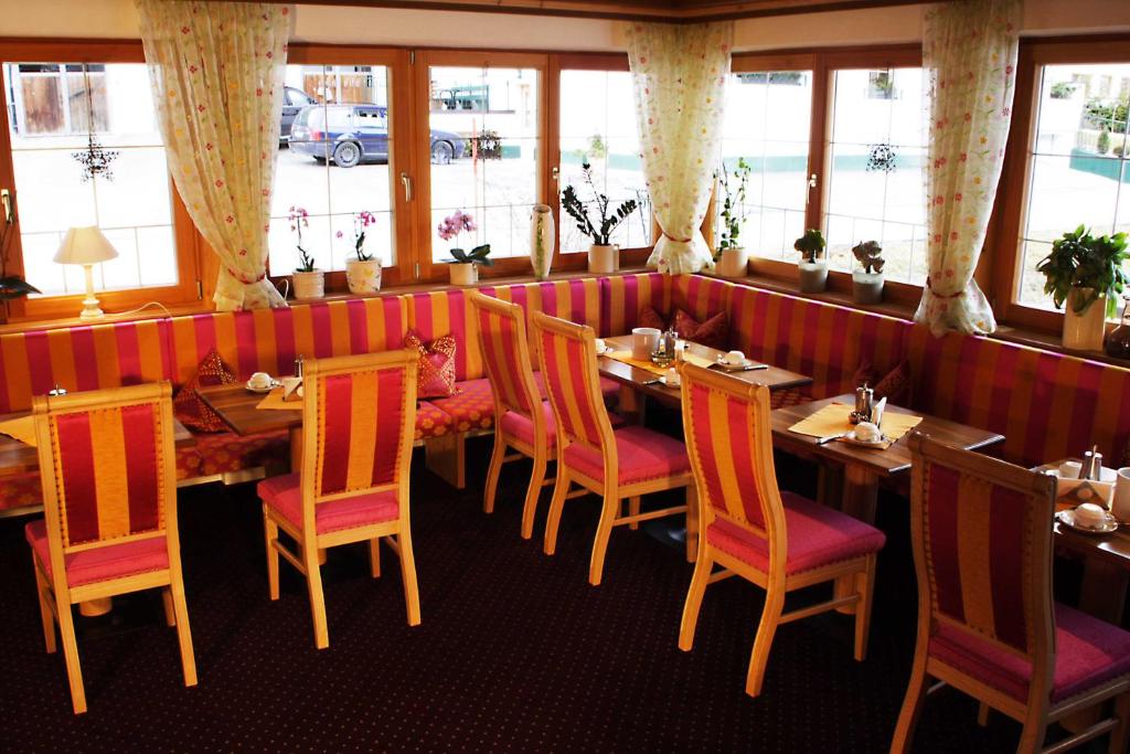 Restauracja lub miejsce do jedzenia w obiekcie Sportalm