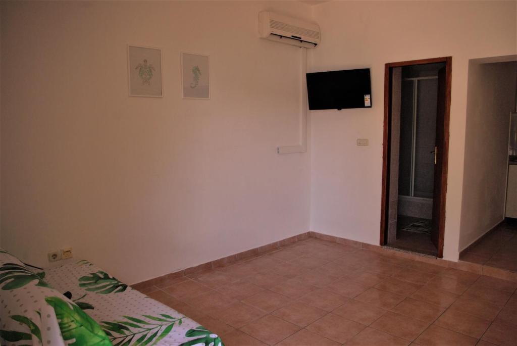 TV a/nebo společenská místnost v ubytování Romantic Apartment In Nature