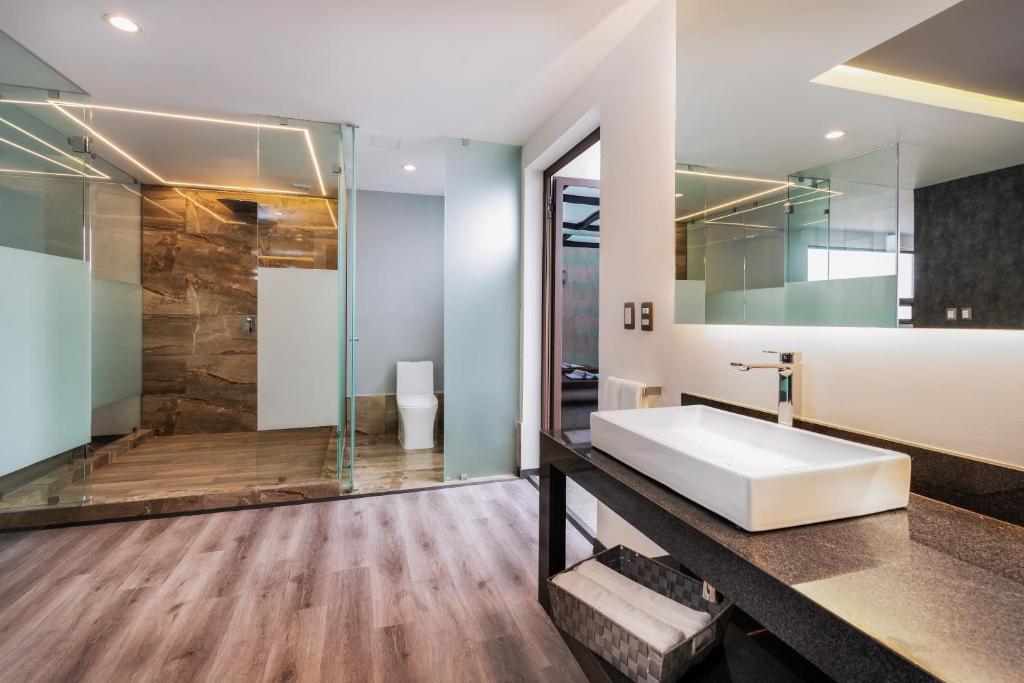 Kaia Suites - Deluxe Suite