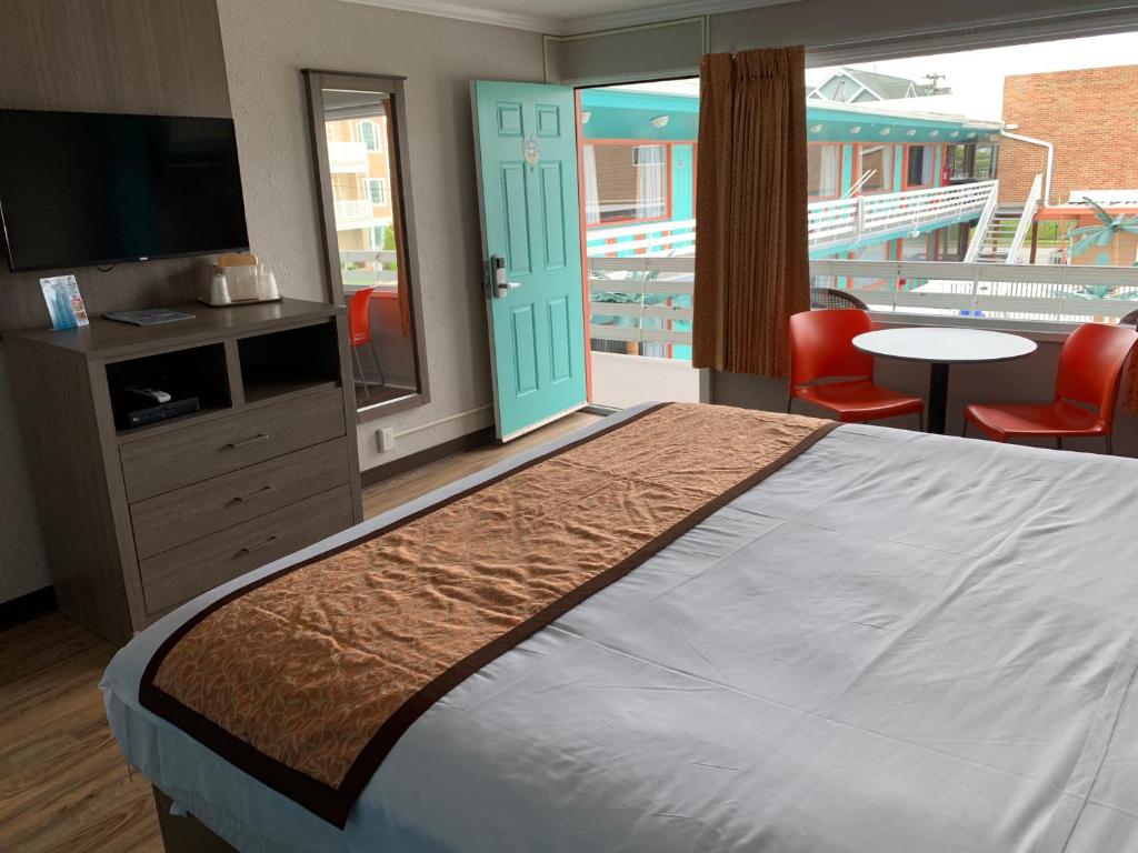Postel nebo postele na pokoji v ubytování Dolphin Inn