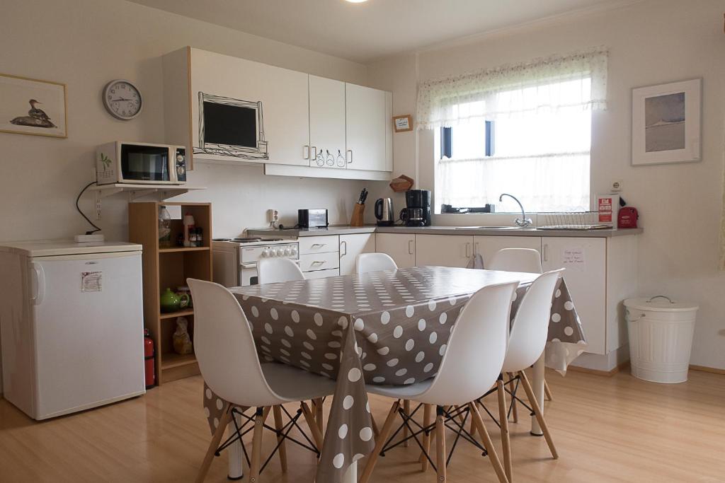 Kuchyň nebo kuchyňský kout v ubytování Sudavik guesthouse