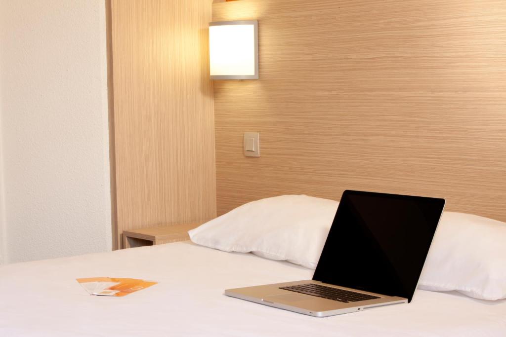 Cama o camas de una habitación en Première Classe Perpignan Nord - Aéroport