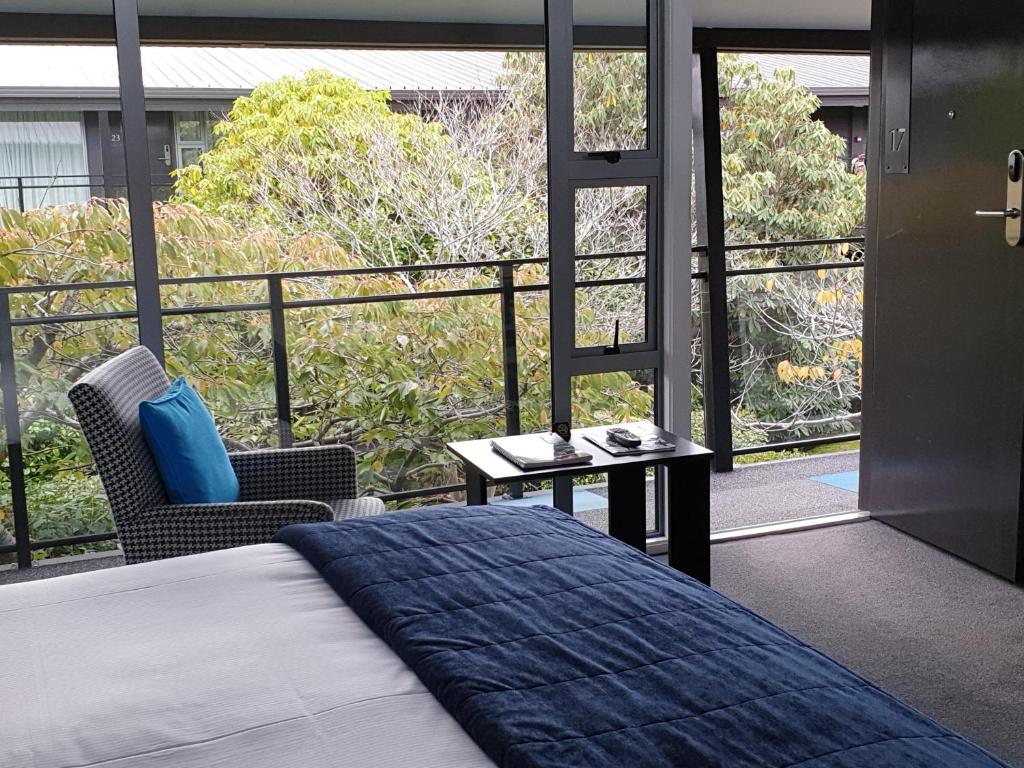 Aurora on George - Resim 13