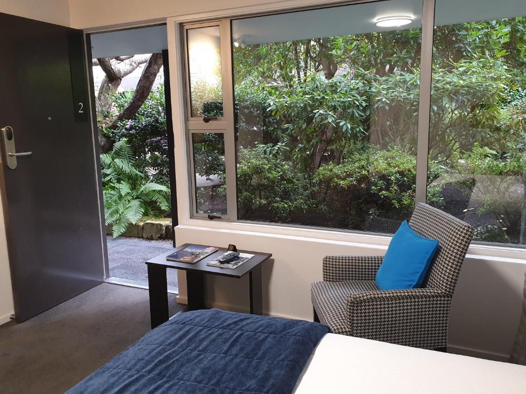 Aurora on George - Resim 14