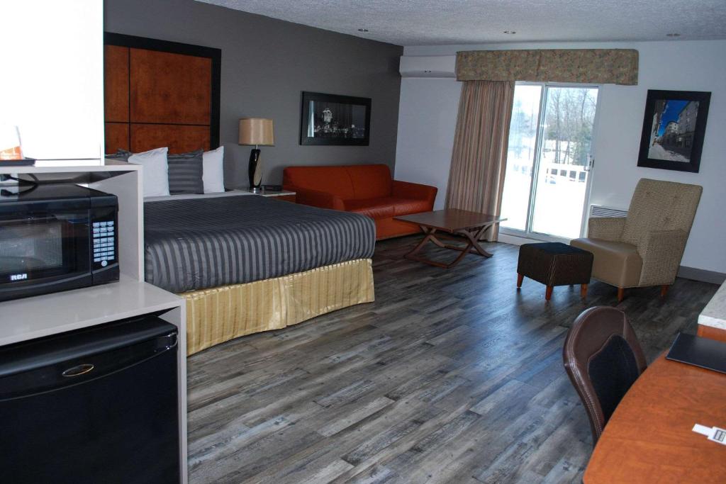 Kuchyň nebo kuchyňský kout v ubytování Rodeway Inn