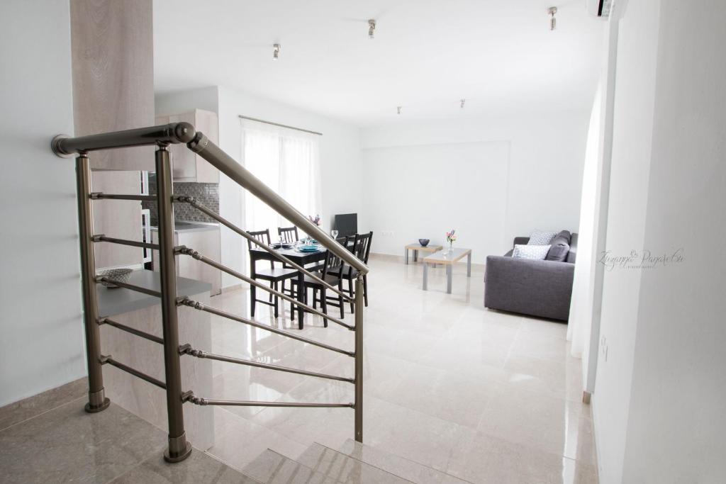 A seating area at Aesthetic Apartments
