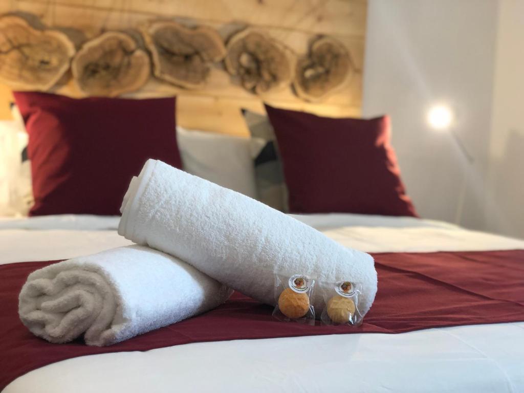a rolled up towel and towels on a bed at Terra di Sicilia Luxury Centro in Avola