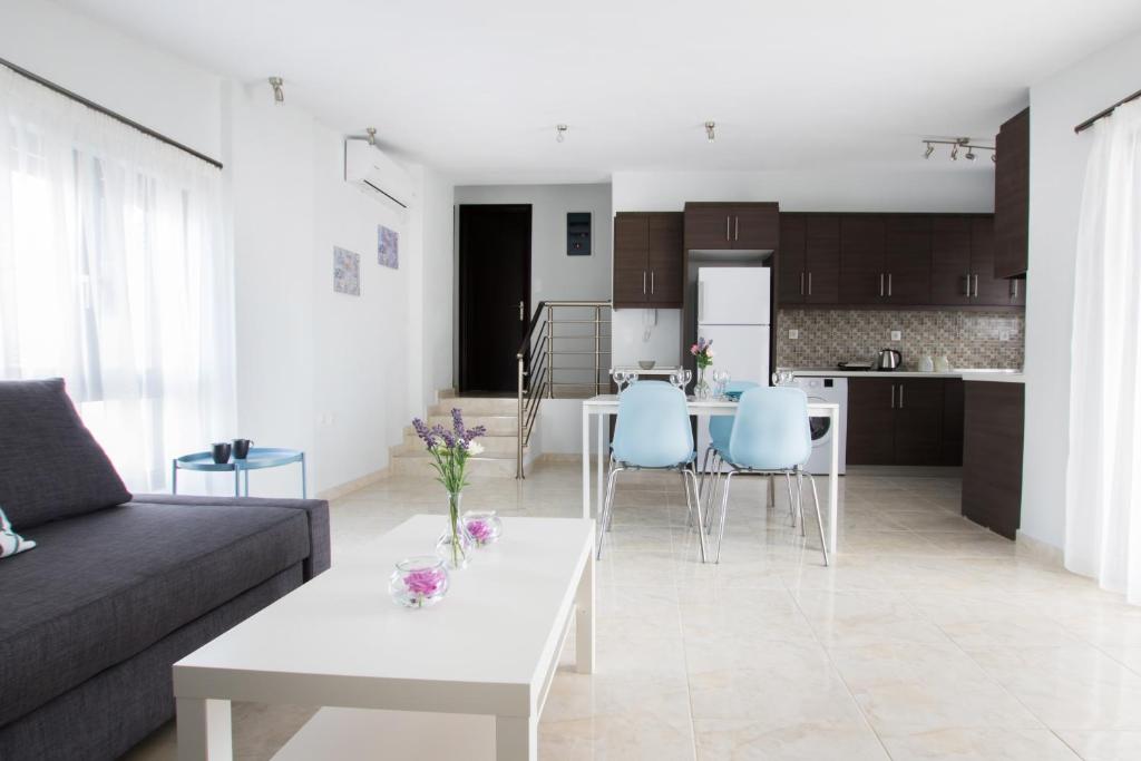 A kitchen or kitchenette at Aesthetic Apartments