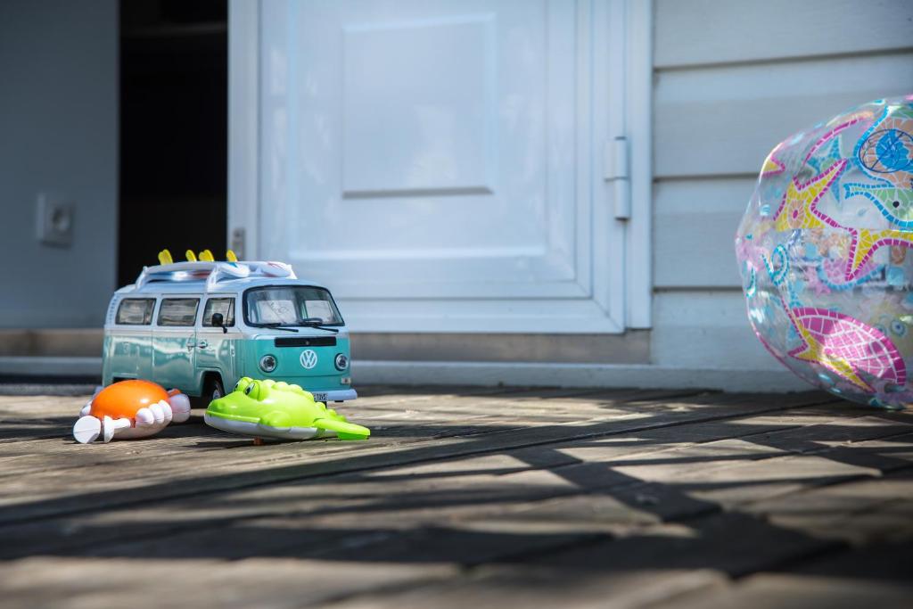 a toy van parked in front of a house at Villaggio San Francesco in Duna Verde