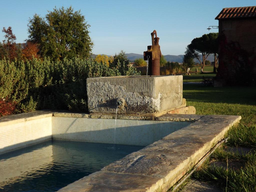 Bazén v ubytování Cortona Resort-Le Terre Dei Cavalieri nebo v jeho okolí