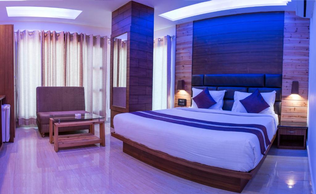 
A bed or beds in a room at Hotel Skyking
