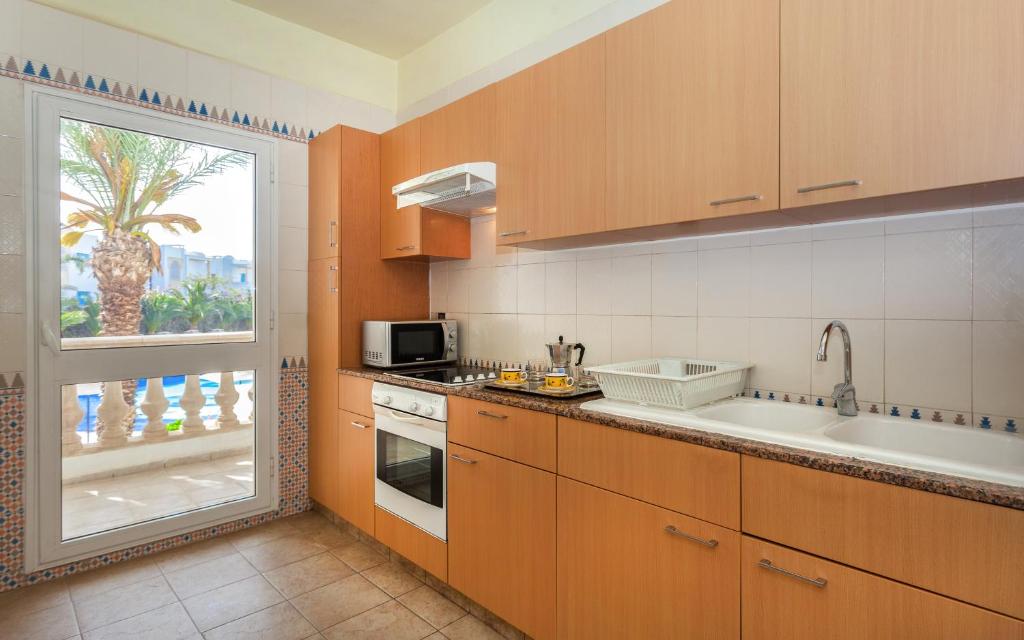 Kuchyň nebo kuchyňský kout v ubytování Le Corail Appart'Hotel Yasmine Hammamet