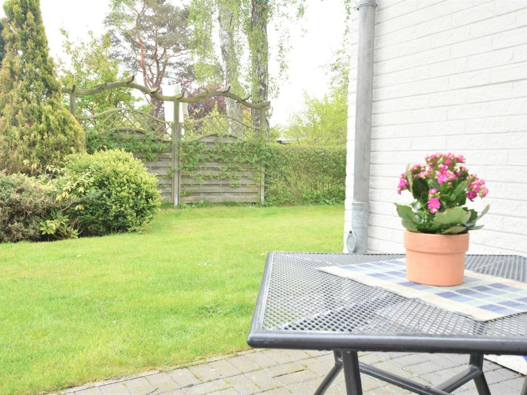 Geraeumige Wohnung mit Garten in Zingst - 一居室公寓