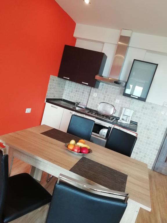 Kuchyň nebo kuchyňský kout v ubytování Villa Kubo